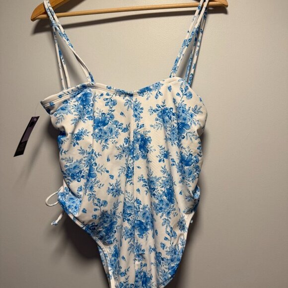 Wild Fable Large One Piece Swimsuit Blue Floral NWT - Picture 4 of 4